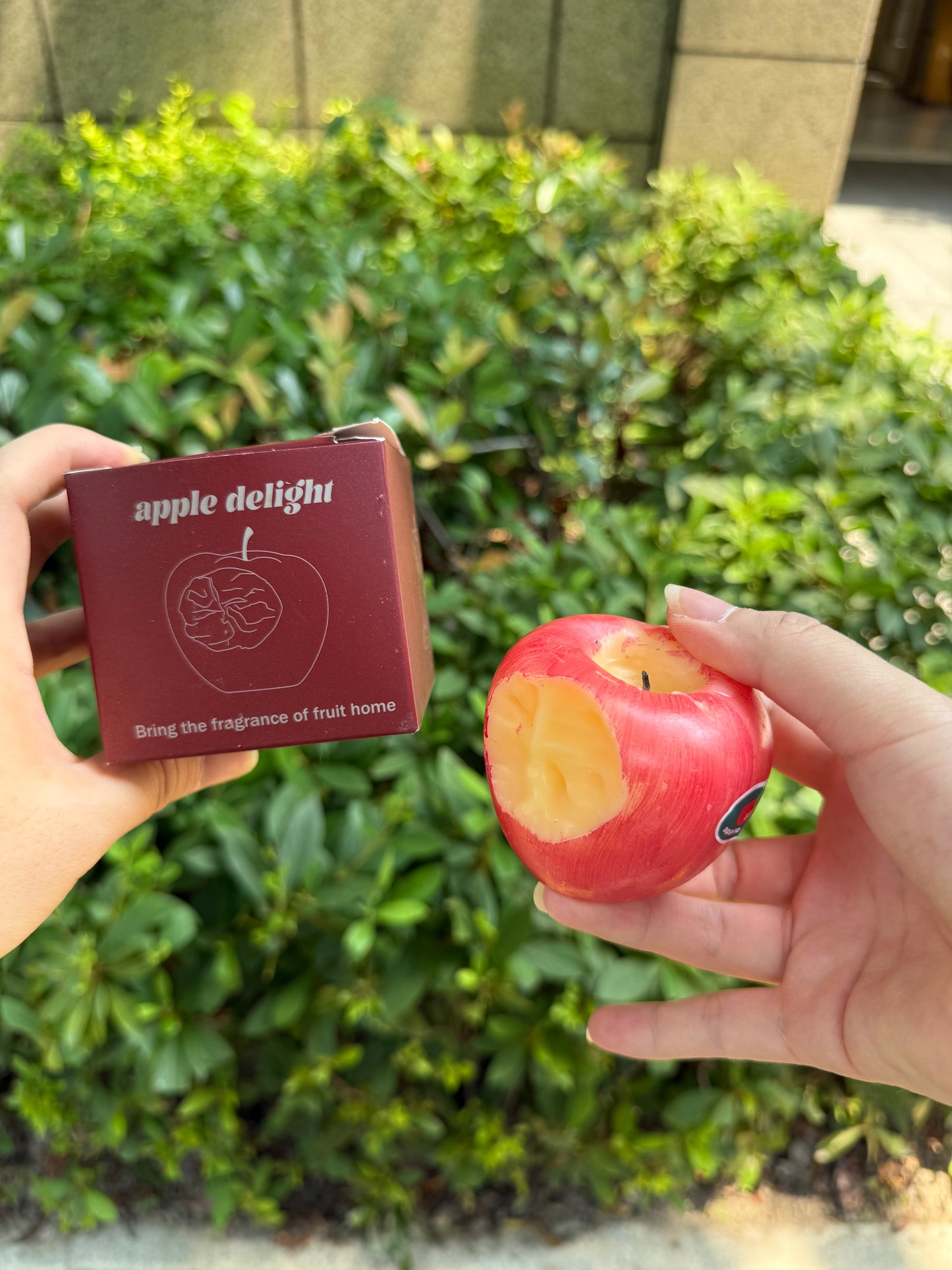 Bitten apple scented candle