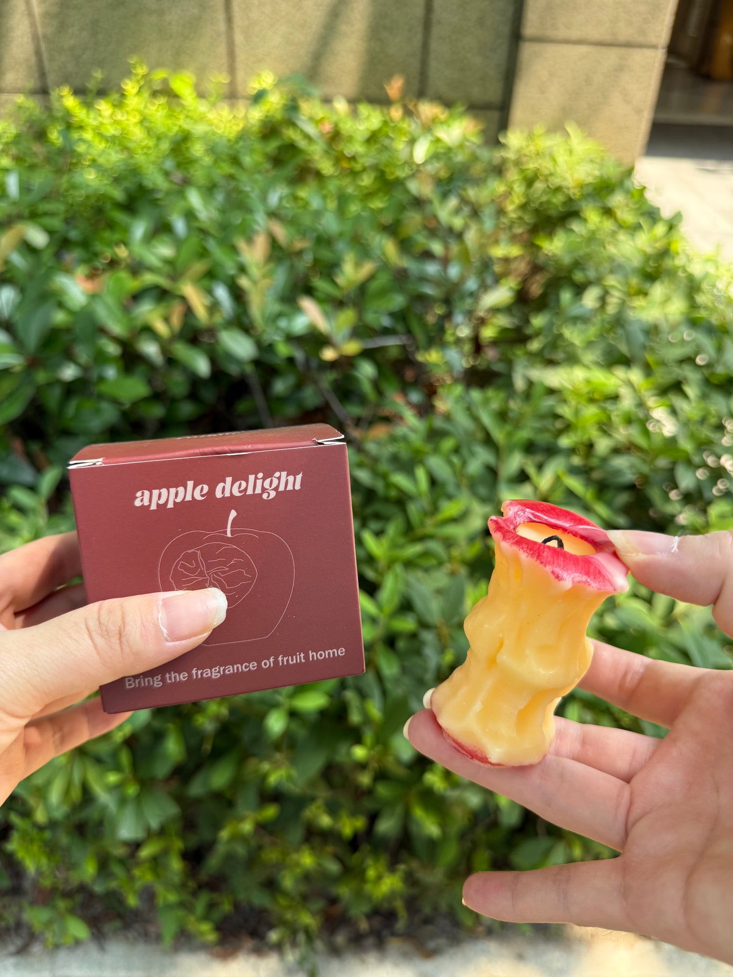 Bitten apple scented candle No.2